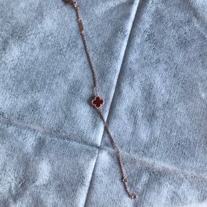 Rose gold bracelet with Carnelian clover